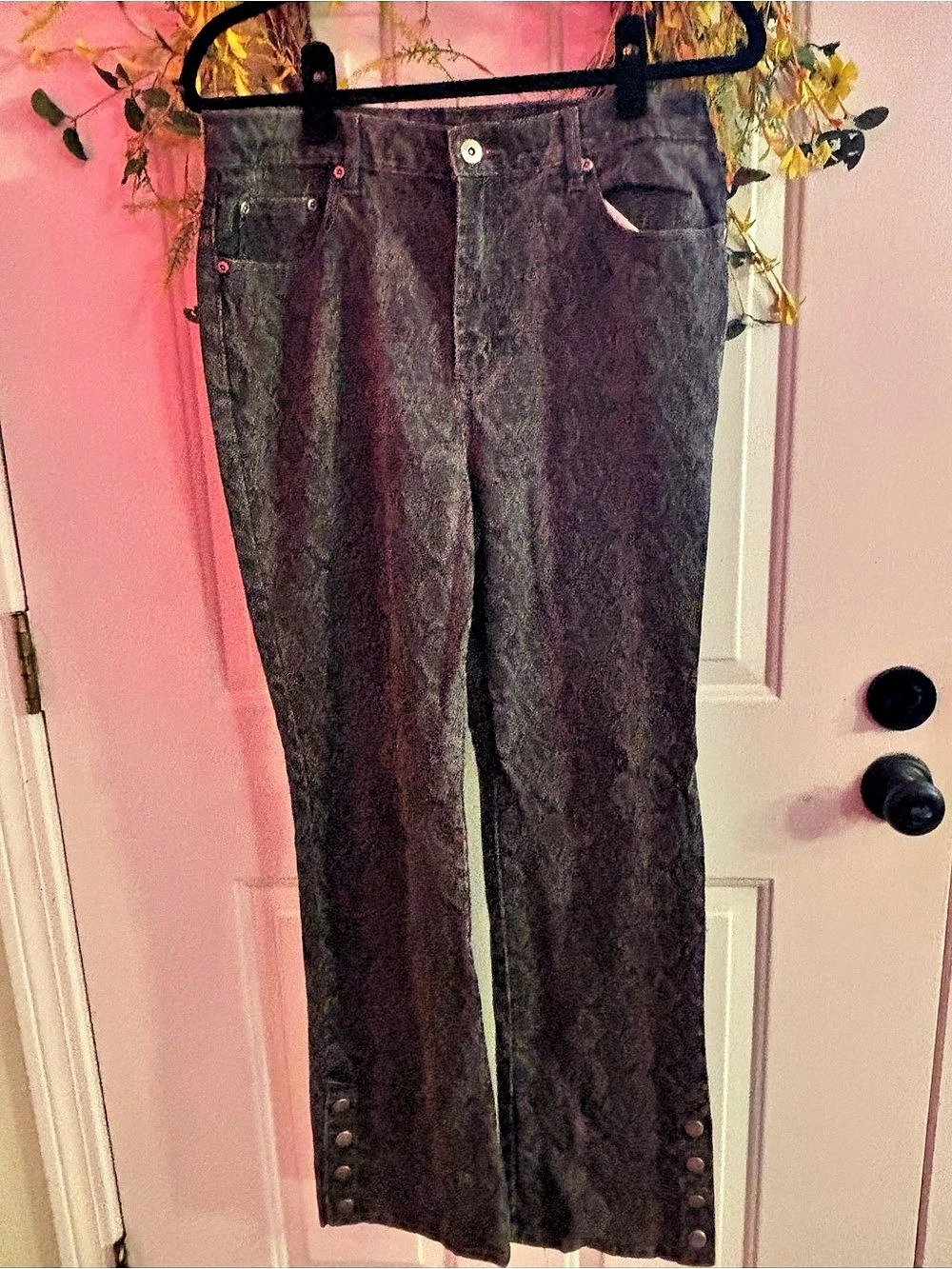 DG2 Diane Gilman Animal print Jeans in Black Like New